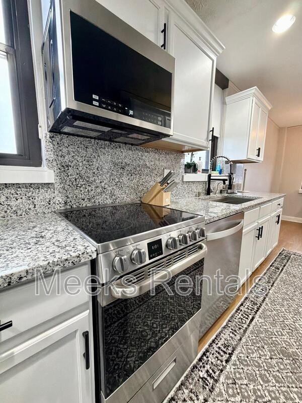 1108 Kanawha Blvd E - Photo 7 of 14