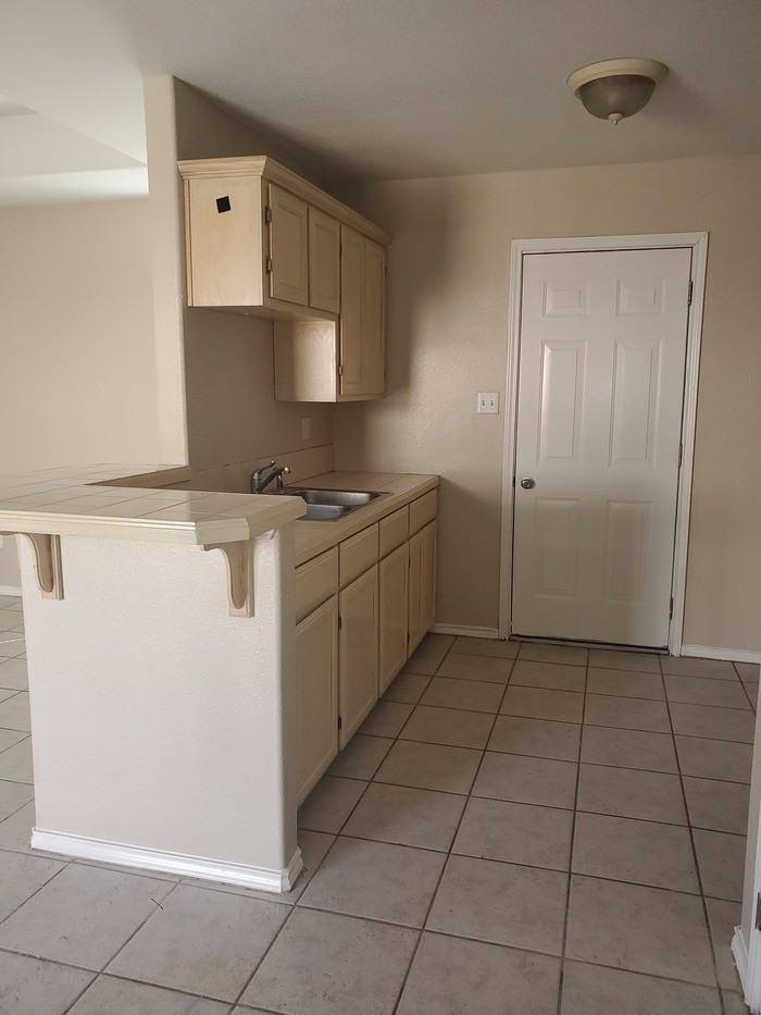 1702 Morgan Blvd #O - Photo 4 of 7