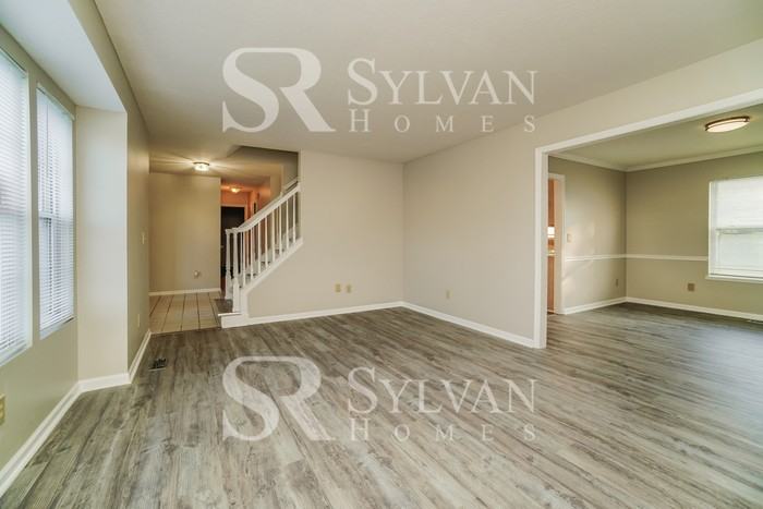 880 Suntree Dr - Photo 5 of 16