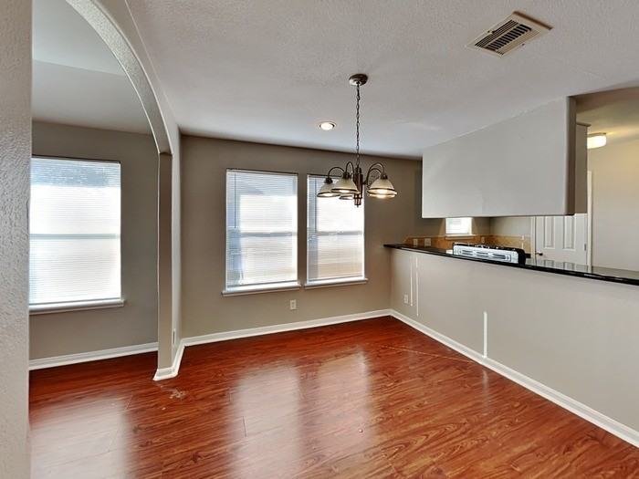 5129 Jezebel St - Photo 6 of 19