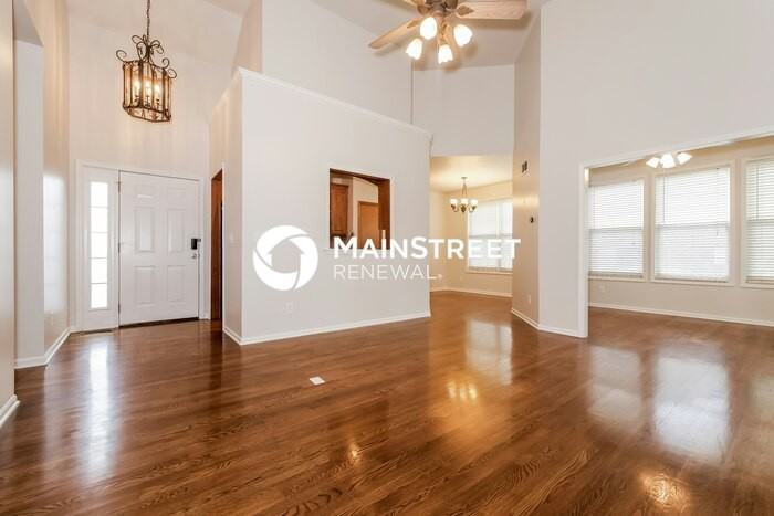 1411 Russell Rd - Photo 3 of 17