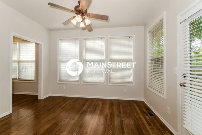 1411 Russell Rd - Photo 5 of 17