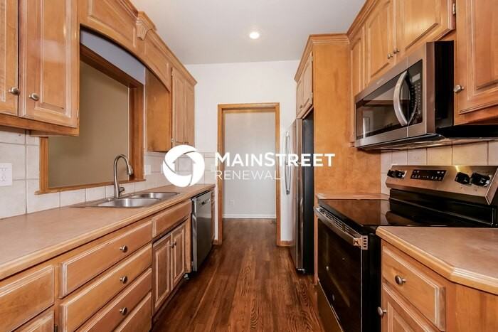 1411 Russell Rd - Photo 6 of 17