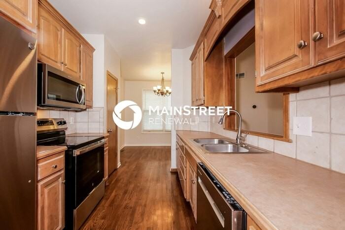 1411 Russell Rd - Photo 7 of 17