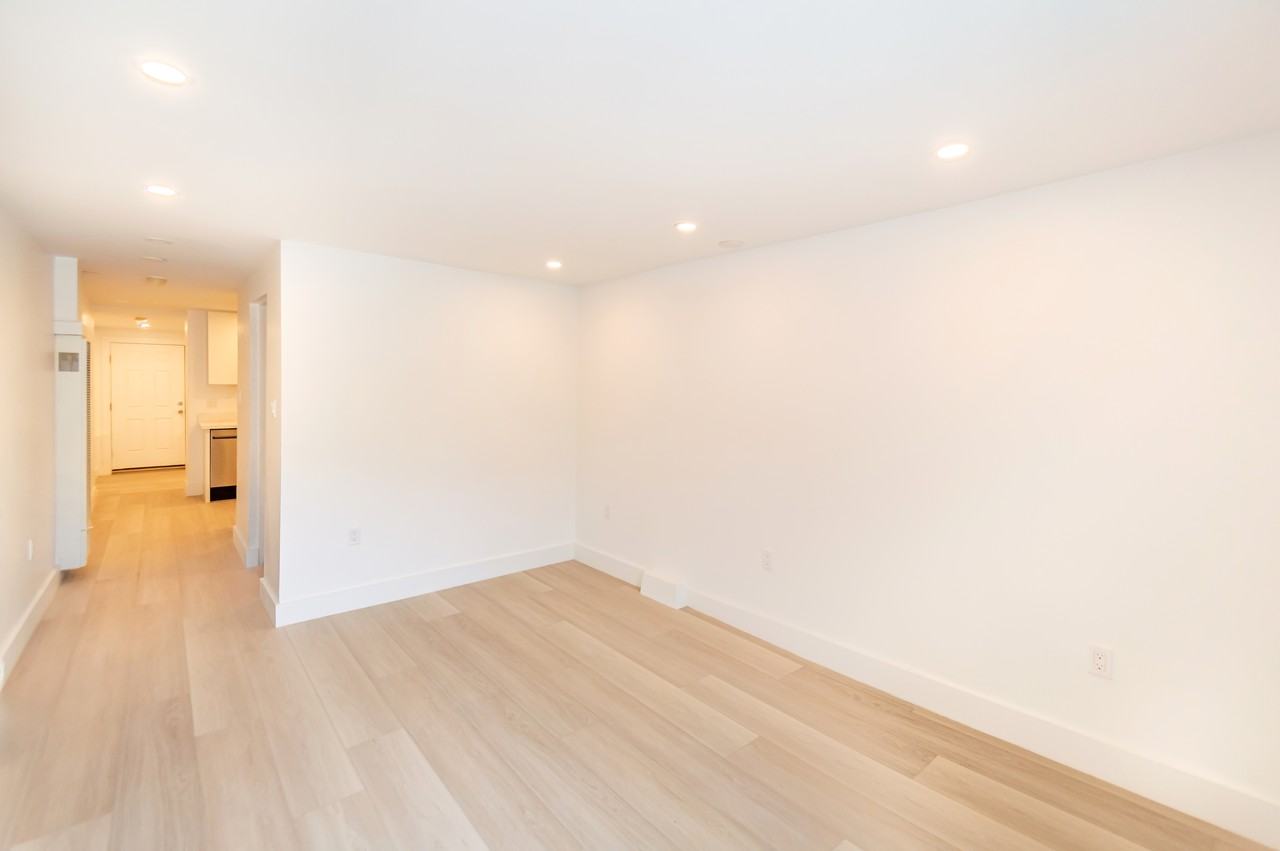 224 27th St #C - Photo 6 of 16