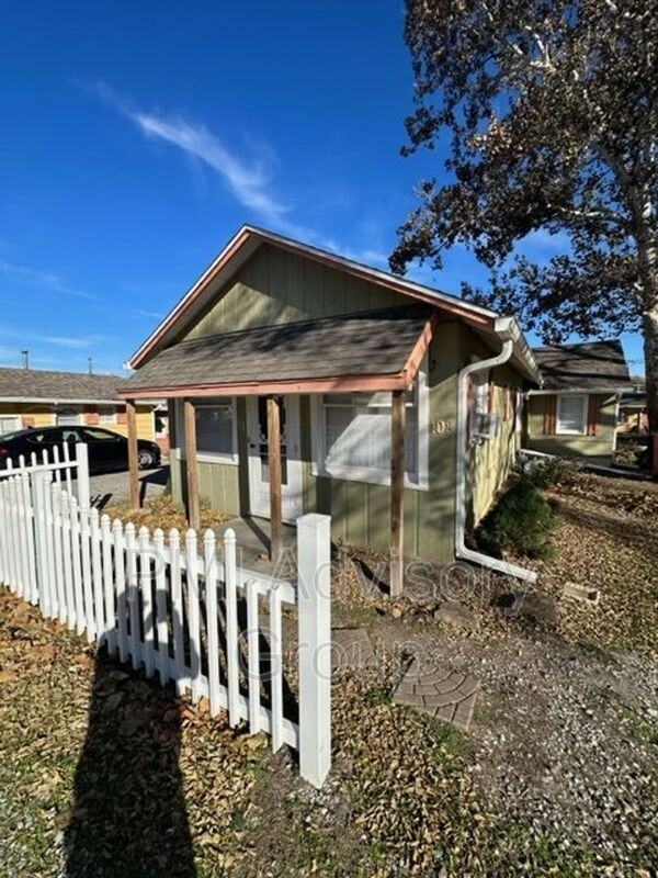 308 Chestnut St #11 - Photo 5 of 9