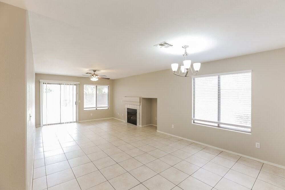 16083 W Monroe St - Photo 6 of 19