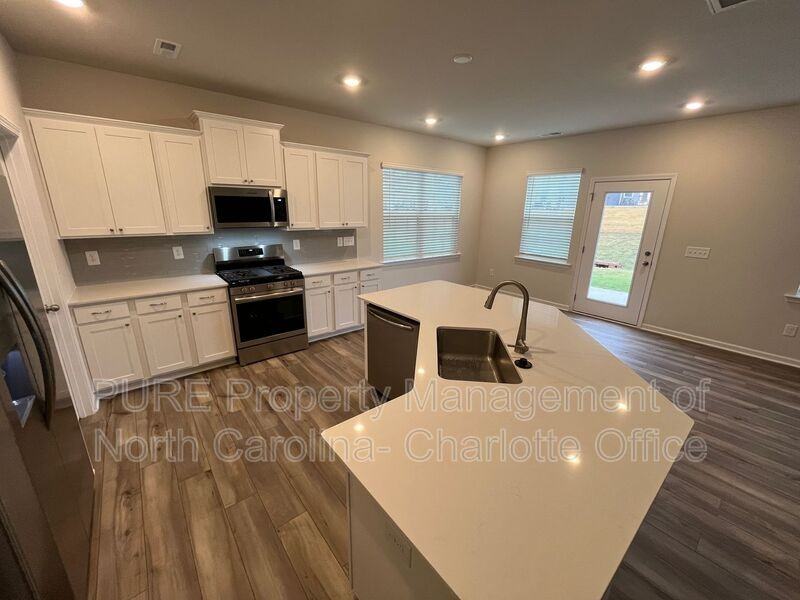 1780 Otter Perch Ln - Photo 7 of 33