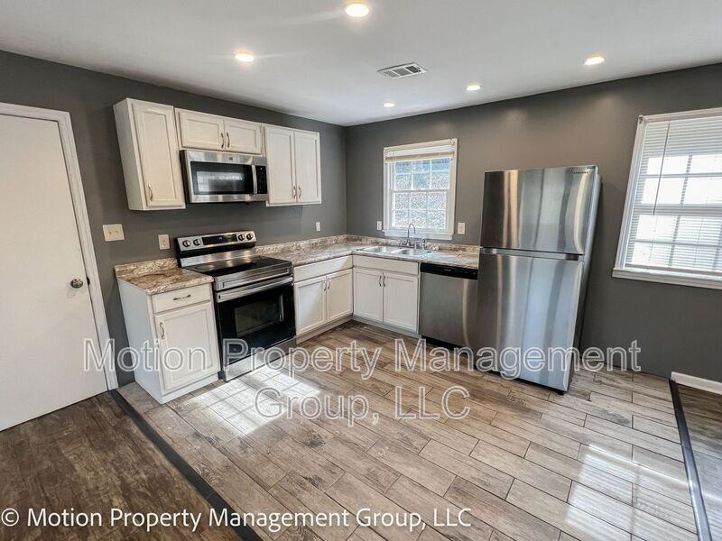 2728 Pierce Dr N - Photo 2 of 8