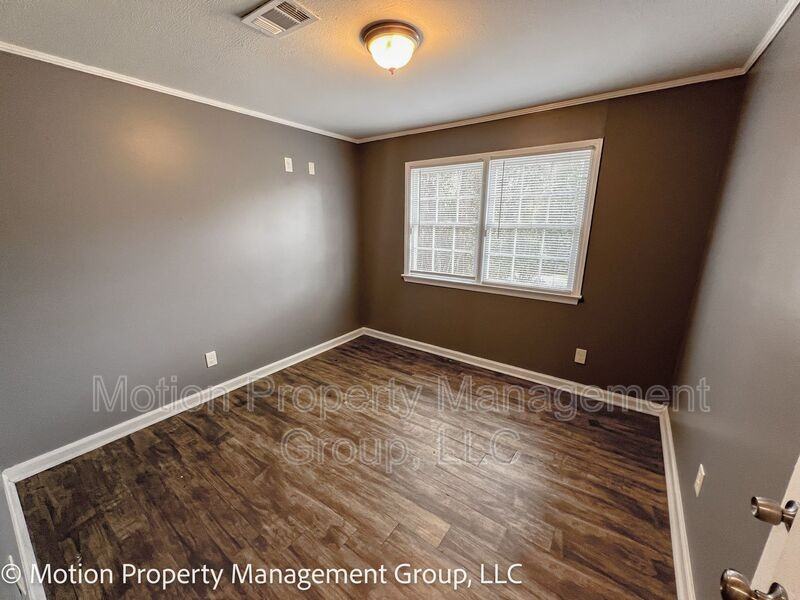 2728 Pierce Dr N - Photo 7 of 8