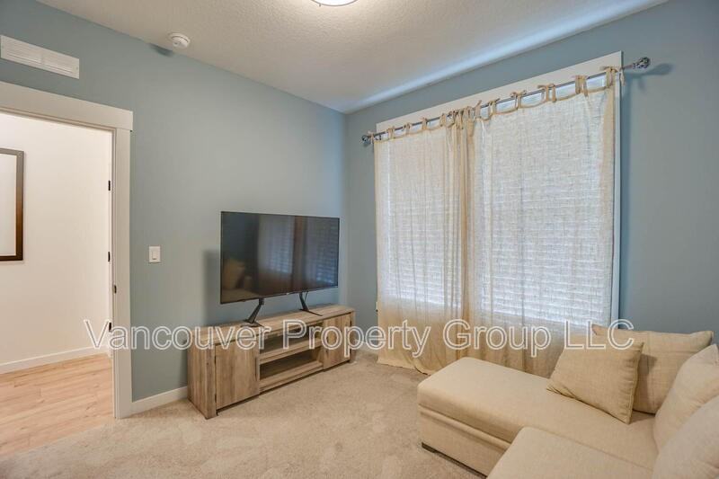 737 Se 38th St - Photo 5 of 34