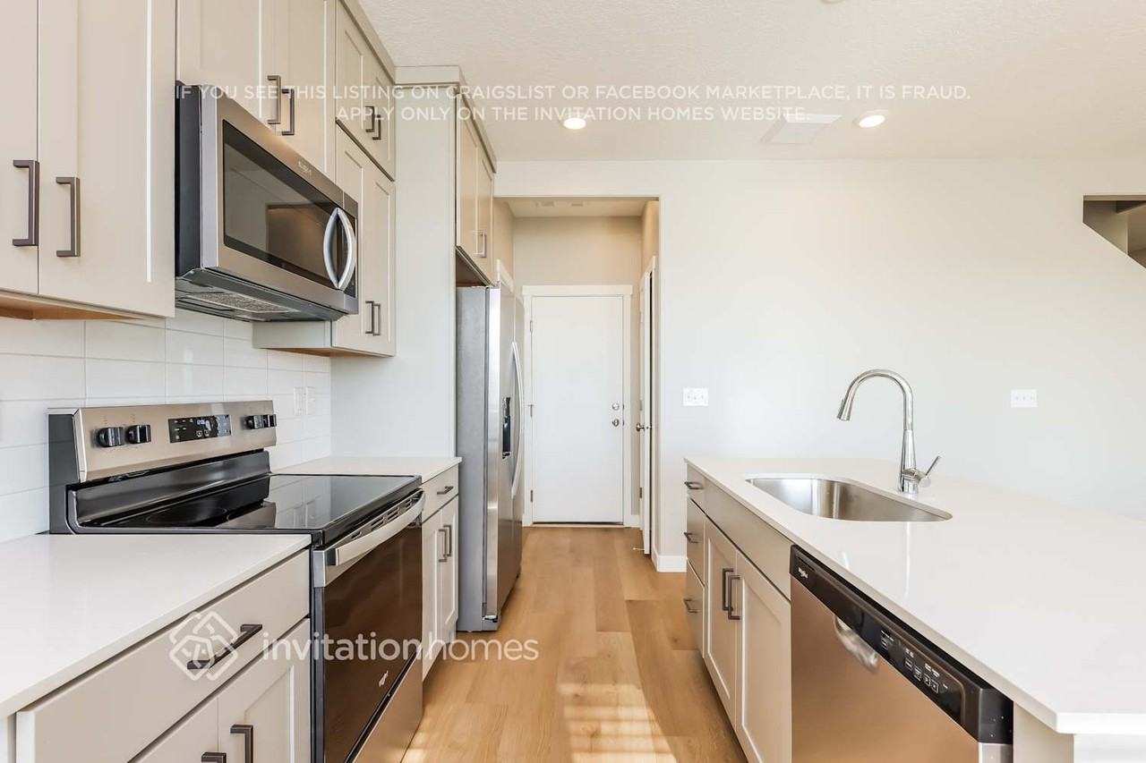 6064 W Lower Brook Ln - Photo 6 of 17