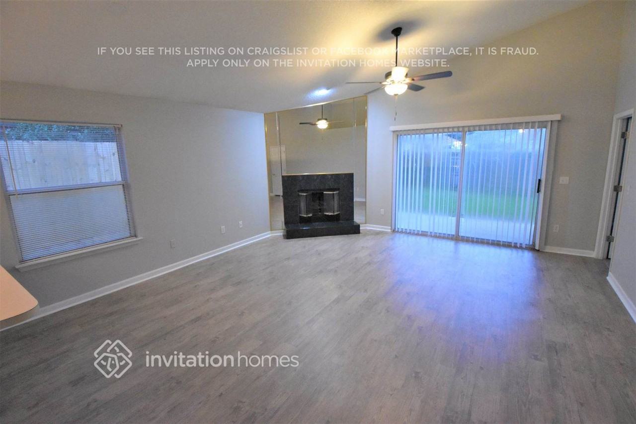 12258 Sutton Estates Cir W - Photo 2 of 12