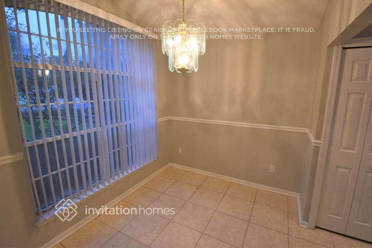 12258 Sutton Estates Cir W - Photo 5 of 12