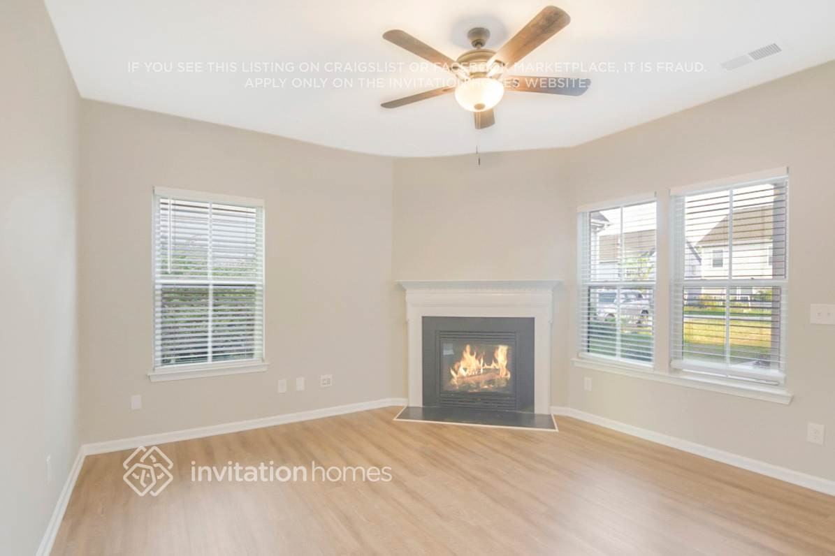 1012 Crinoline Ln - Photo 5 of 30