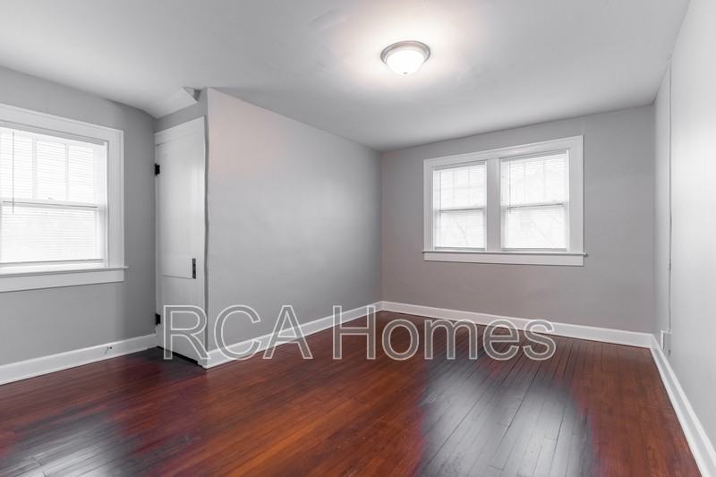 509 N Bradley Ave - Photo 2 of 9