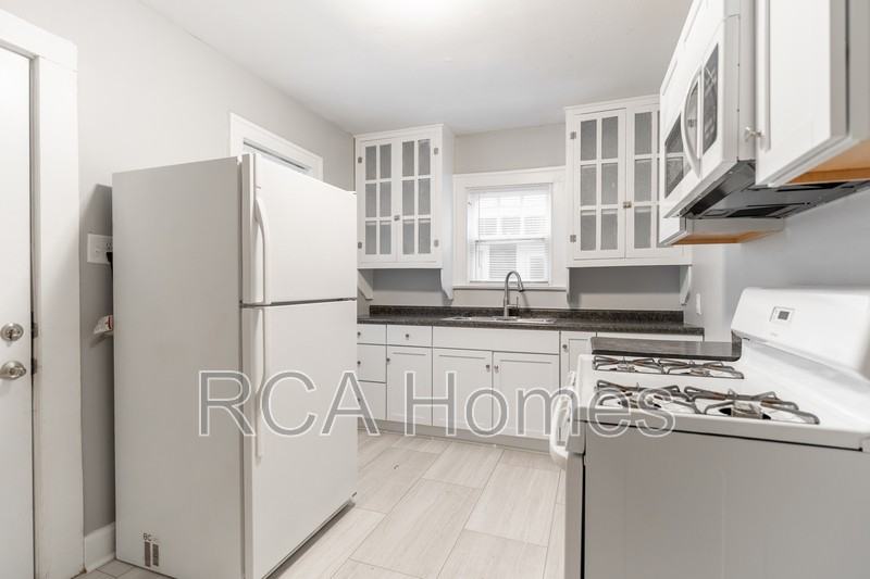 509 N Bradley Ave - Photo 5 of 9