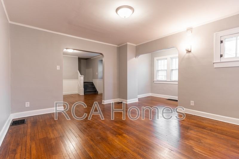 509 N Bradley Ave - Photo 7 of 9