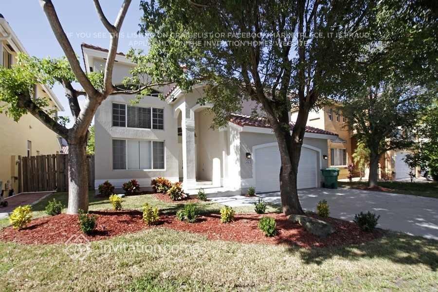 15374 Sw 141st Ct - Photo 2 of 18