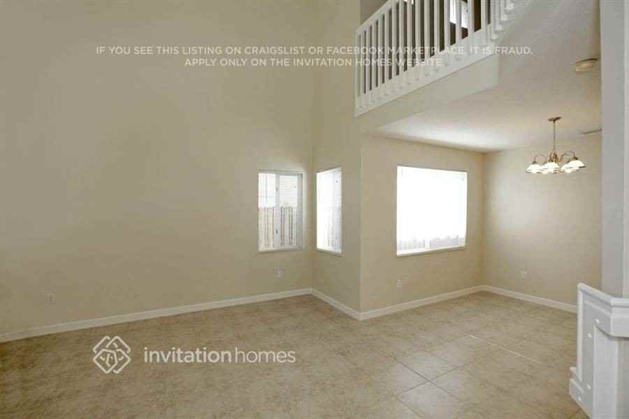 15374 Sw 141st Ct - Photo 4 of 18