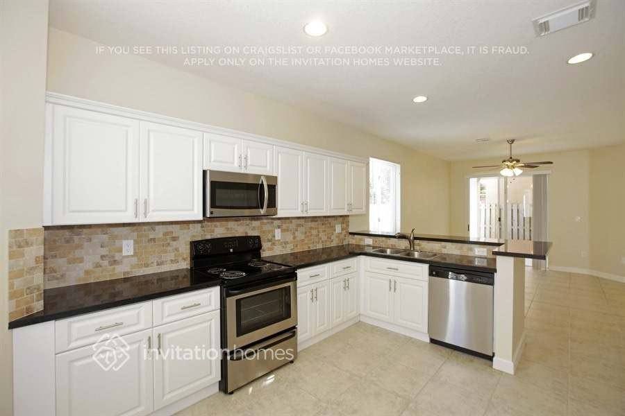 15374 Sw 141st Ct - Photo 7 of 18