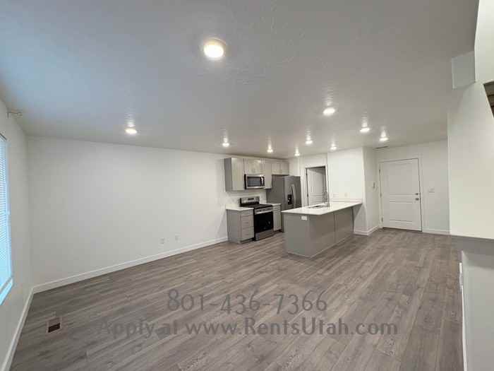 914 N Canvasback Dr #1 - Photo 3 of 50