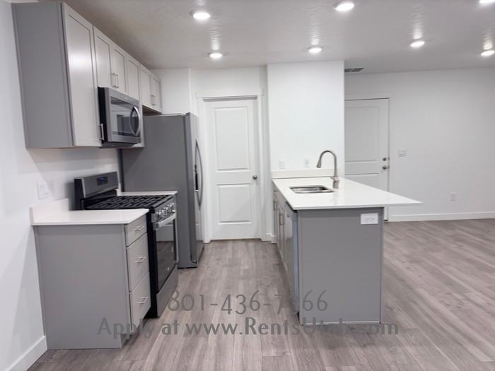 914 N Canvasback Dr #1 - Photo 7 of 50