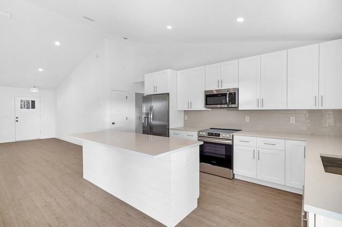 706 S Brevard St - Photo 6 of 33