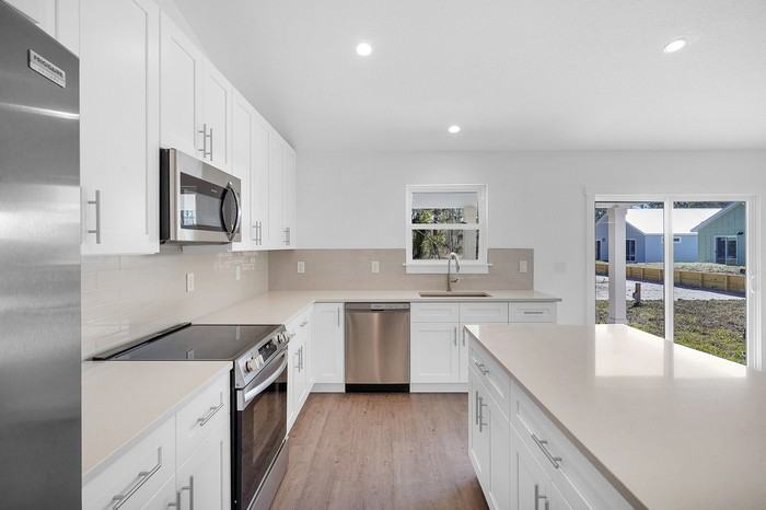 706 S Brevard St - Photo 7 of 33