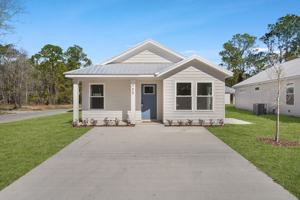 featured image of 988 W 9th St