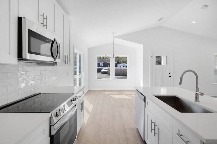 988 W 9th St - Photo 6 of 21