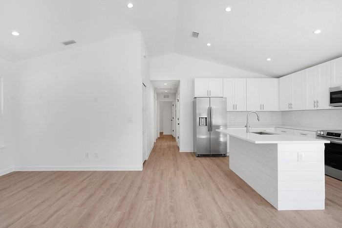 988 W 9th St - Photo 7 of 21