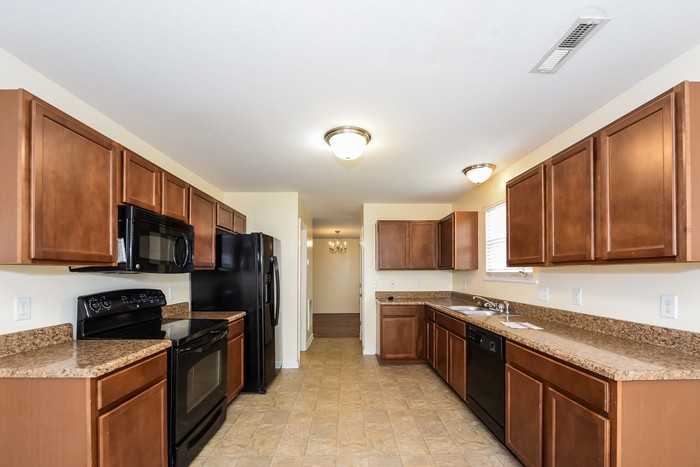 554 Buckhaven Way - Photo 4 of 10