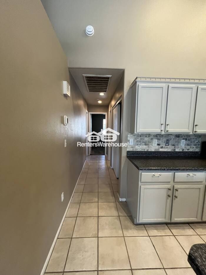 1009 Elliot Park Ave - Photo 4 of 18