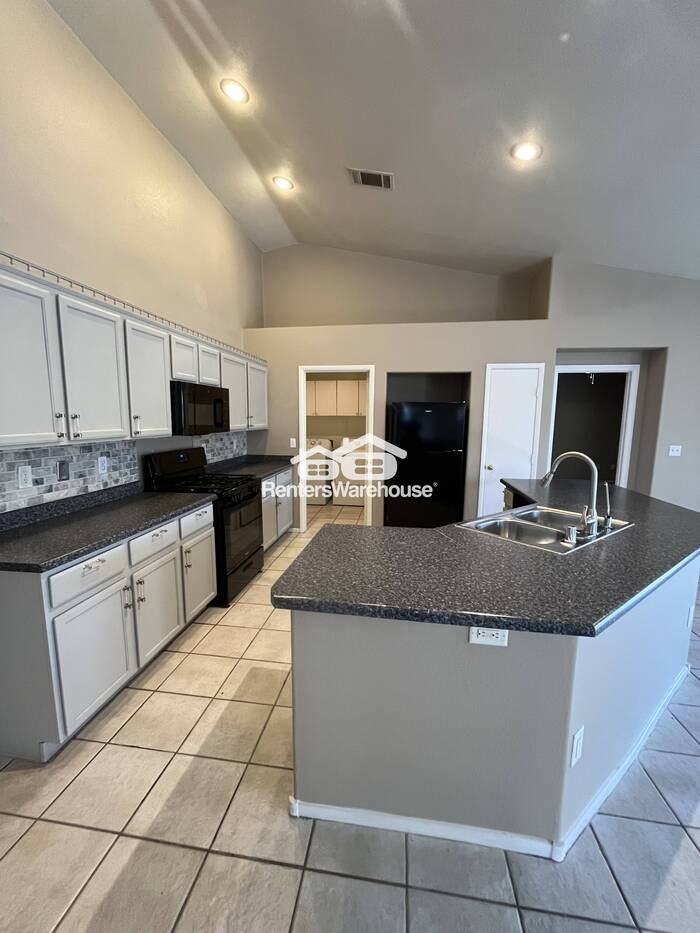 1009 Elliot Park Ave - Photo 5 of 18