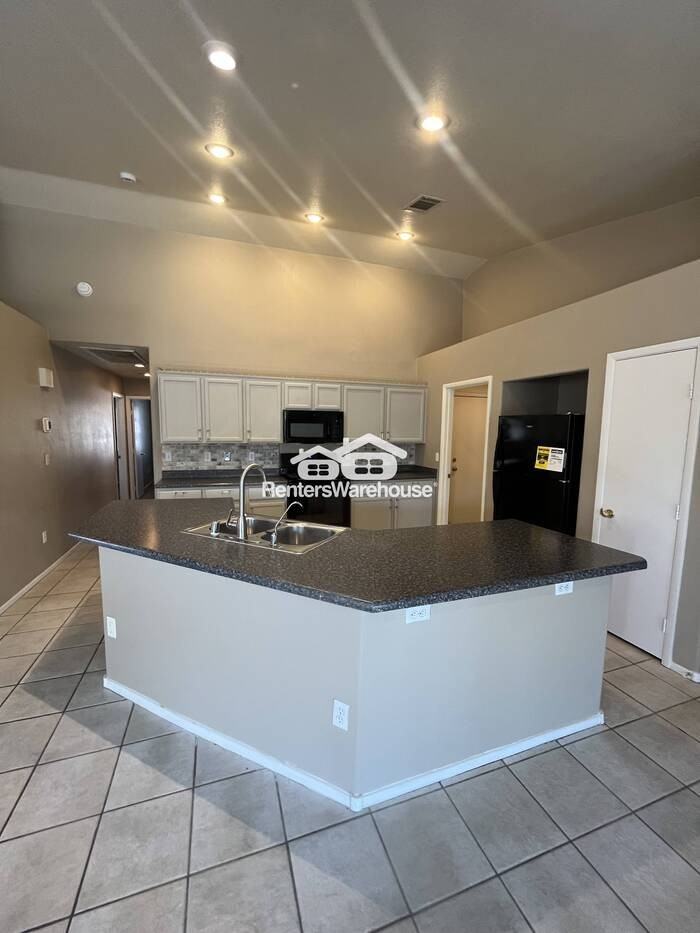 1009 Elliot Park Ave - Photo 6 of 18