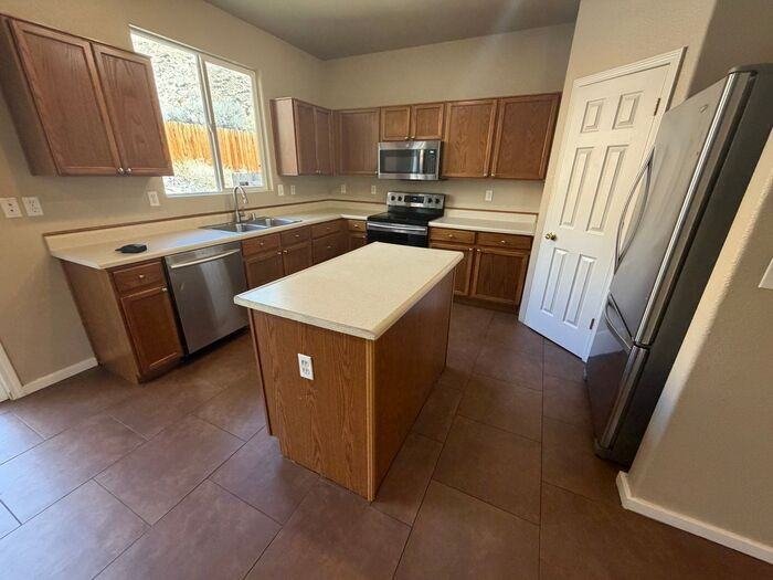 2340 Sapphire Ridge Way - Photo 5 of 19