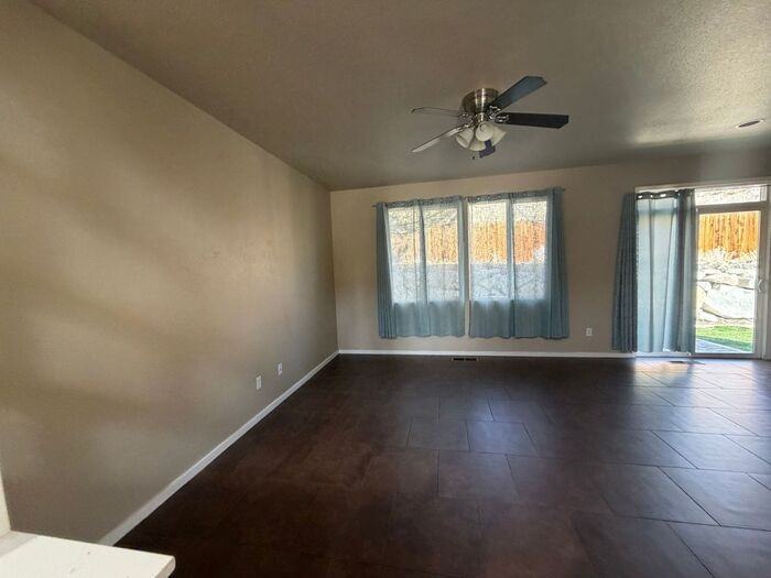 2340 Sapphire Ridge Way - Photo 6 of 19