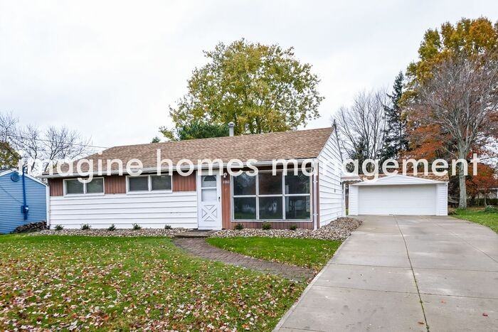 1879 Hillsdale Dr - Photo 3 of 15