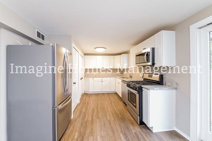 1879 Hillsdale Dr - Photo 7 of 15