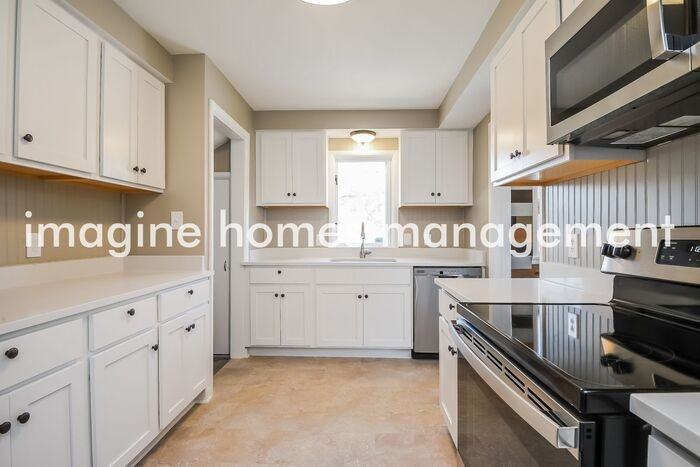 32740 Parkway Dr - Photo 7 of 17