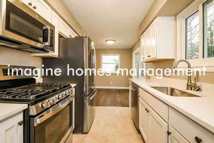 1208 Briardale Ct - Photo 6 of 19