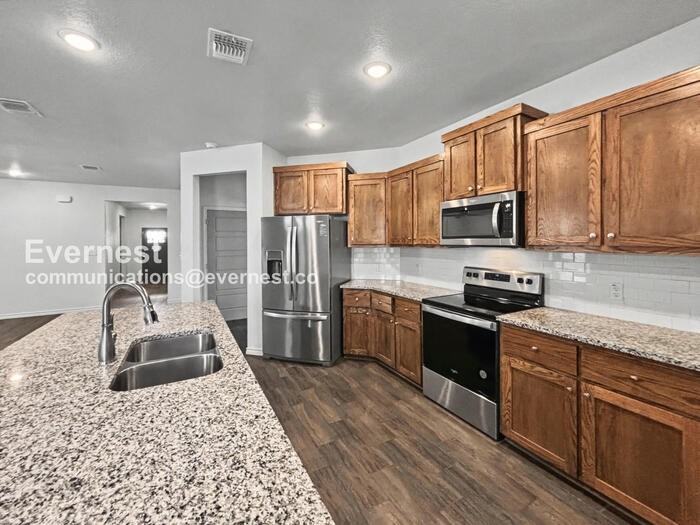 2208 Hornbeam St - Photo 3 of 26