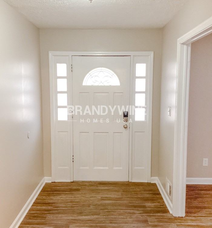 1481 Smokehouse Ln - Photo 4 of 30