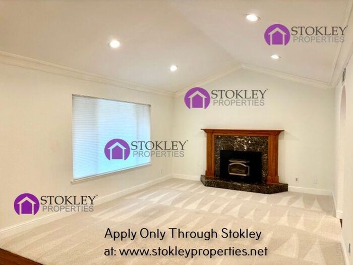 822 Reef Point Dr - Photo 4 of 44