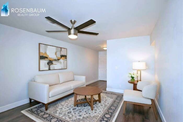 550 W 9th St #4 - Photo 2 of 9