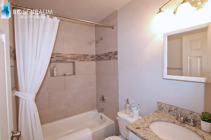 550 W 9th St #4 - Photo 7 of 9