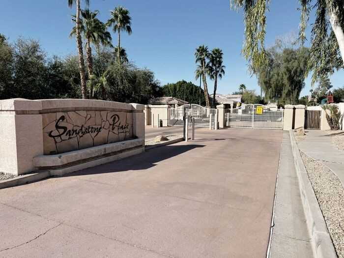 2070 W Corona Dr - Photo 2 of 49