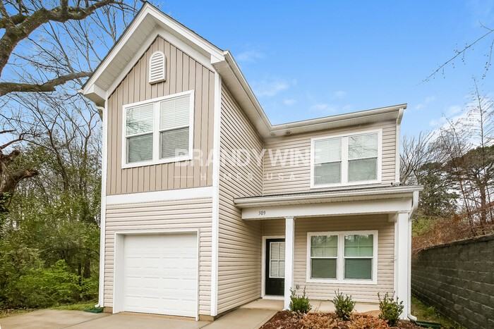 309 Centre St - Photo 3 of 22