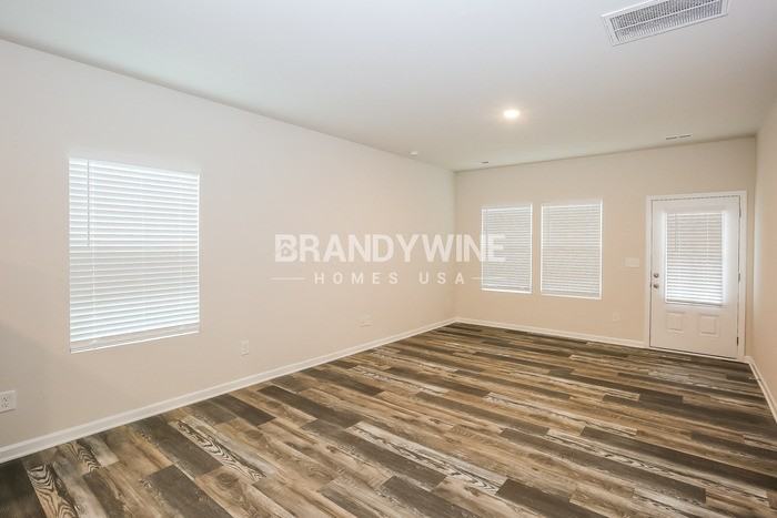 309 Centre St - Photo 5 of 22